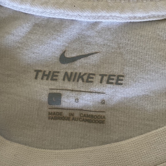 LIKE NEW Nike T-Shirt Size Large - Picture 2 of 3